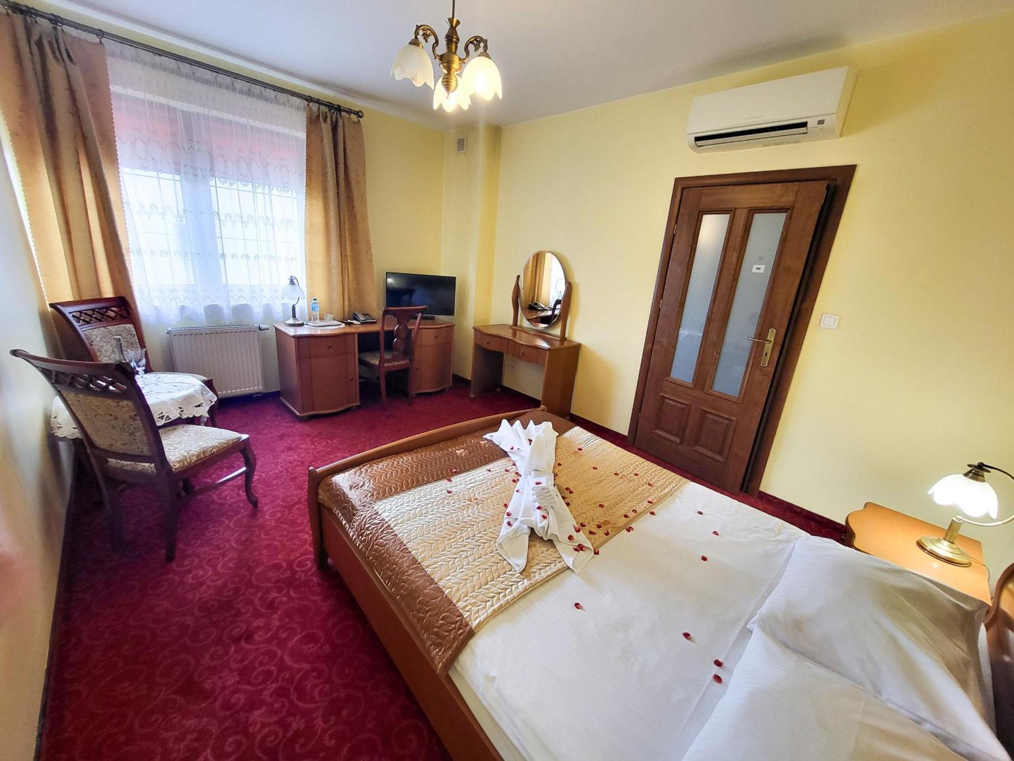 Hotel Hesperus Międzyrzec Podlaski Dış mekan fotoğraf